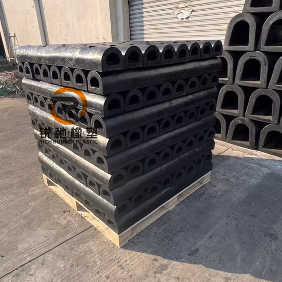 Parafango in gomma solido tipo D personalizzato per protezione nave/barca/molo in vendita
